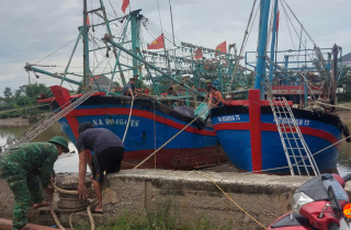 Thủ tướng lập Ban Chỉ đạo tiền phương, chủ trì cuộc họp ứng phó bão số 5 tại Nghệ An