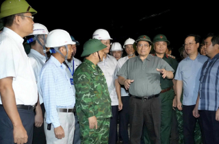 Thủ tướng yêu cầu 4 tỉnh quyết định hạn chế người ra đường khi bão số 5 đổ bộ