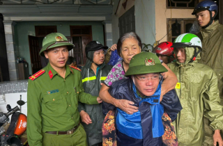 Thủ tướng: Sẵn sàng trực thăng để cứu hộ cứu nạn