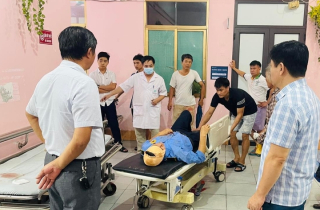 Lốc xoáy ở Ninh Bình khiến 14 người nhập viện, một người tử vong
