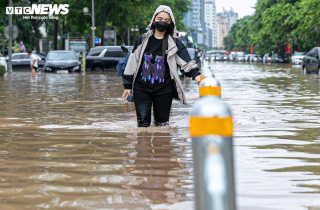 Vì sao bão số 5 đổ bộ miền Trung nhưng lại gây mưa lớn khủng khiếp tại Hà Nội?