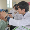 Bà nội ôm cháu ‘vượt’ bão đến Hà Nội ‘vá’ nụ cười