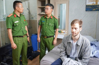 Nghi phạm cầm búa xông vào cướp tiệm vàng ở Đà Nẵng là người nước ngoài