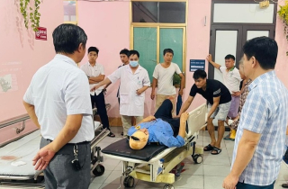 Lốc xoáy ở Ninh Bình khiến 14 người nhập viện, một người tử vong