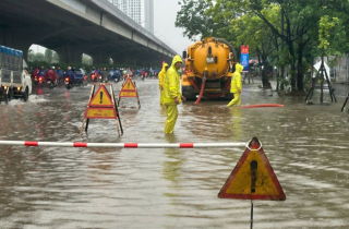 Hà Nội: Tiếp tục mưa, nước rút chậm tại nhiều điểm úng ngập