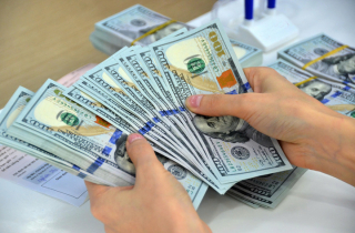 Ngân hàng điều chỉnh giá, USD tăng hết biên độ