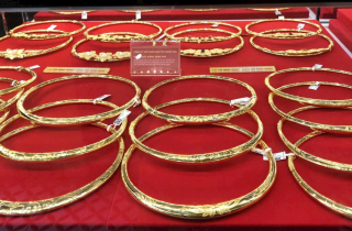 Giá vàng lần đầu chạm mốc kỷ lục 128 triệu đồng/lượng