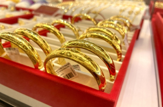 Giá vàng hôm nay 27/8: Tăng dựng đứng, tiến sát 3.400 USD/ounce