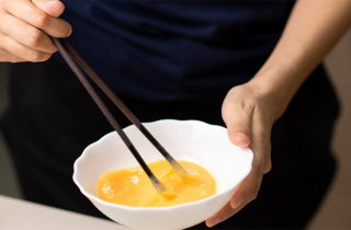 6 mẹo rán trứng mềm xốp thơm ngon, không dính chảo mà nhiều người chưa biết