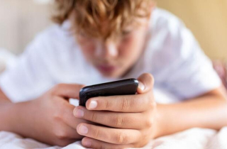 Meta cập nhật quy tắc chatbot cho người dùng tuổi teen