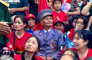 Người lính già đi qua hai cuộc kháng chiến và ánh mắt sâu lắng giữa Ba Đình