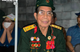 Cựu binh xe tăng nghẹn ngào khi bánh xích rền vang giữa Thủ đô