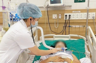Hai phụ nữ liệt toàn thân sau tiêm botox tại nhà
