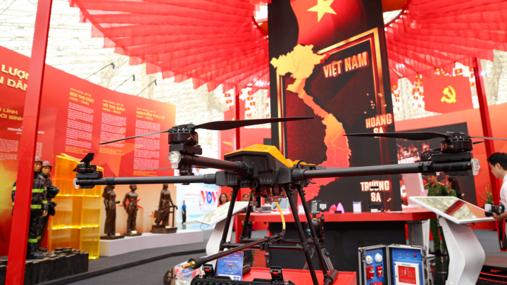 Cận cảnh dàn UAV, robot hiện đại của Bộ Công an tại Triển lãm thành tựu đất nước