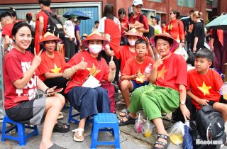 Thủ đô Hà Nội rực sắc đỏ trước thềm Quốc khánh
