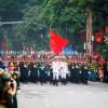 Các khối diễu binh đi trong lòng dân