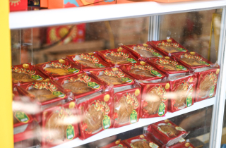 Đón rằm tháng Bảy, bánh trung thu lên kệ sớm