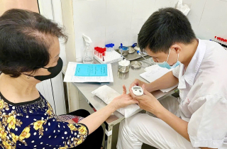 Hà Nội ứng phó với dân số già và bệnh mạn tính