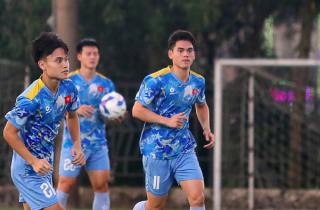 Tiền vệ Khuất Văn Khang: 