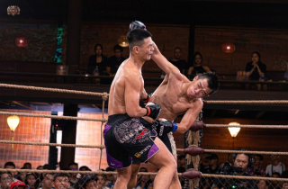 Tung 25 cú đấm trong 13 giây, học trò Johnny Trí Nguyễn hạ gục võ sĩ MMA