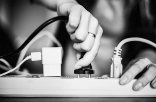 5 trường hợp tuyệt đối không dùng ổ cắm nối