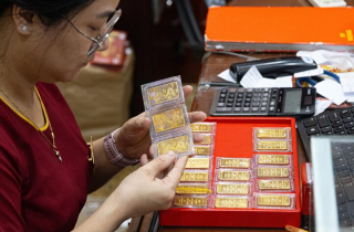 Giá vàng miếng 'bốc hơi' 1,4 triệu đồng/lượng