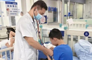 Cậu bé 11 tuổi lên cơn co giật, suýt chết sau 14 tiếng làm bài tập về nhà