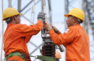 Ai trả tiền cho khoản 