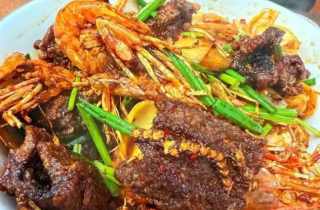 Bát mỳ giá hơn 8 triệu đồng có tôm, lươn, trứng cá bị 'mắng' tơi bời trên mạng