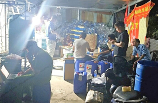 Hãi hùng hơn 30.000 lít giấm độc hại suýt tuồn ra thị trường ở Đà Nẵng