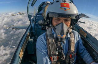 Gặp người dẫn đường biên đội chiến đấu cơ Su-30MK2 trên bầu trời Quốc khánh