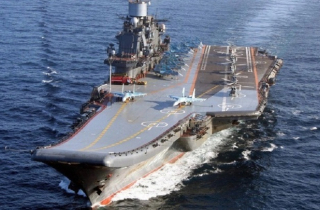 Tại sao Nga có thể kiếm hàng tỷ USD bằng cách giữ lại tàu sân bay Kuznetsov?