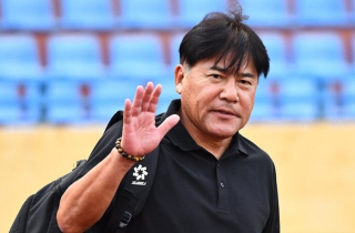 Hé lộ HLV đầu tiên mất việc tại V.League 2025-2026