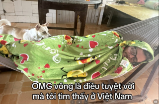 Cảnh anh Tây 'phê hết cỡ' khi nằm võng ở Việt Nam gây bão TikTok