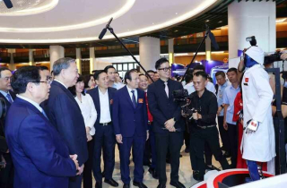 Vinmec gây ấn tượng với robot y tế 'Make in Vietnam' và công nghệ 3D đột phá