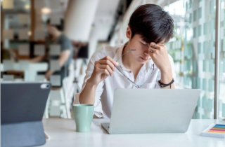 Người trẻ stress công việc – chớ chủ quan