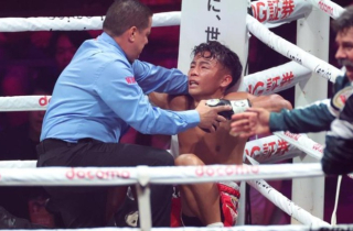 Cao thủ Nhật Bản bất bại bị đấm gục, bật khóc nhìn đối thủ cướp đai vô địch