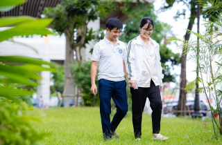 Chồng hiến gan cứu vợ: Khi tình yêu và y học hòa nhịp để viết nên điều kỳ diệu