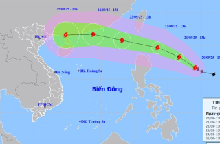 Bão Ragasa liên tục tăng cấp, có thể đánh đắm tàu trọng tải lớn khi ở Biển Đông