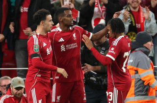 Tiền đạo giá 4.500 tỷ đồng ghi bàn, Liverpool vất vả thắng đội hạng dưới
