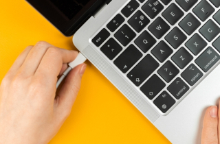 Tại sao chỉ nên sạc pin laptop đến 80%?