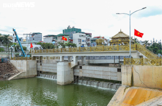 Đập dâng đầu tiên hoạt động, mang dòng nước xanh ‘hồi sinh’ sông Tô Lịch