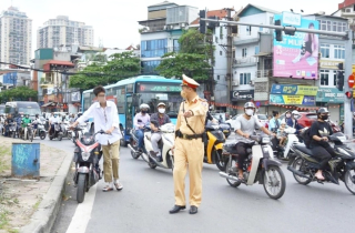 Bảo đảm an toàn giao thông cho học sinh: Đâu là giải pháp?