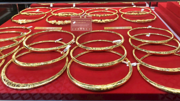 Giá vàng trong nước đứng yên, cao hơn thế giới khoảng 16 triệu đồng/lượng