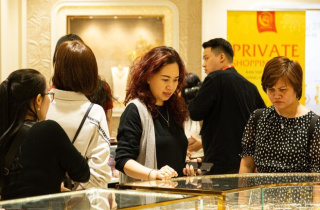 Vàng thế giới sẽ sớm vượt 3.800 USD/ounce, vàng trong nước khó bứt phá