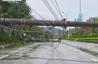 Bão Bualoi quần thảo Hà Tĩnh suốt 12 giờ với sức gió mạnh nhất lịch sử