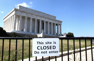 Nguy cơ “shutdown” phủ bóng kinh tế Mỹ