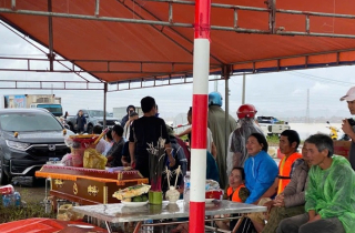 Lật thuyền khiến 2 bà cháu ở Thanh Hóa chết, mất tích trên đường tránh lũ
