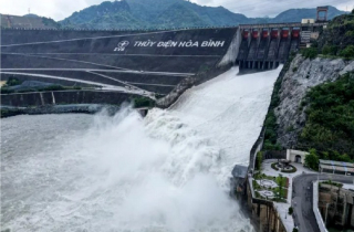Nước lũ về ồ ạt, 19 hồ thủy điện phải mở cửa xả