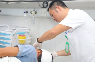 Ngập lụt sâu, nhiều bệnh viện khuyến cáo bệnh nhân hoãn khám để đảm bảo an toàn